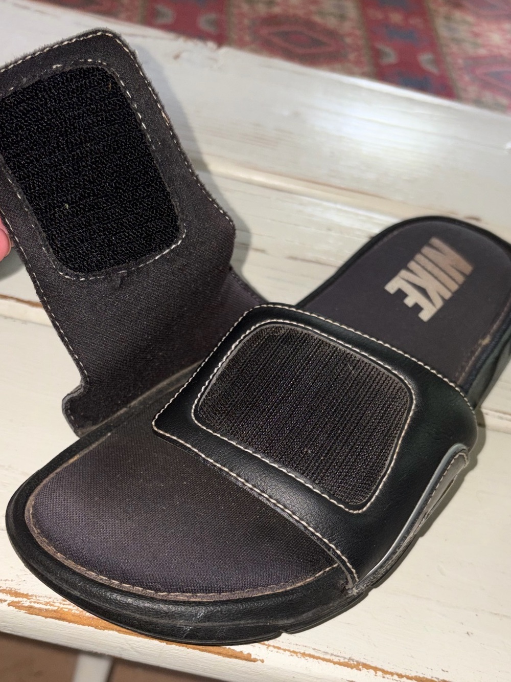 Nike Men’s Comfort Black and Silver Slide Sandals - Picture 4 of 6